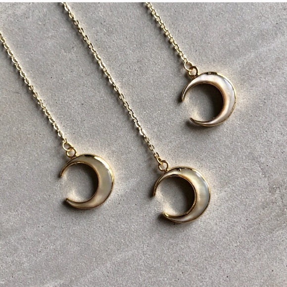 ✨HP✨ Pearl 14K Crescent Moon Lariat Necklace - Picture 6 of 9